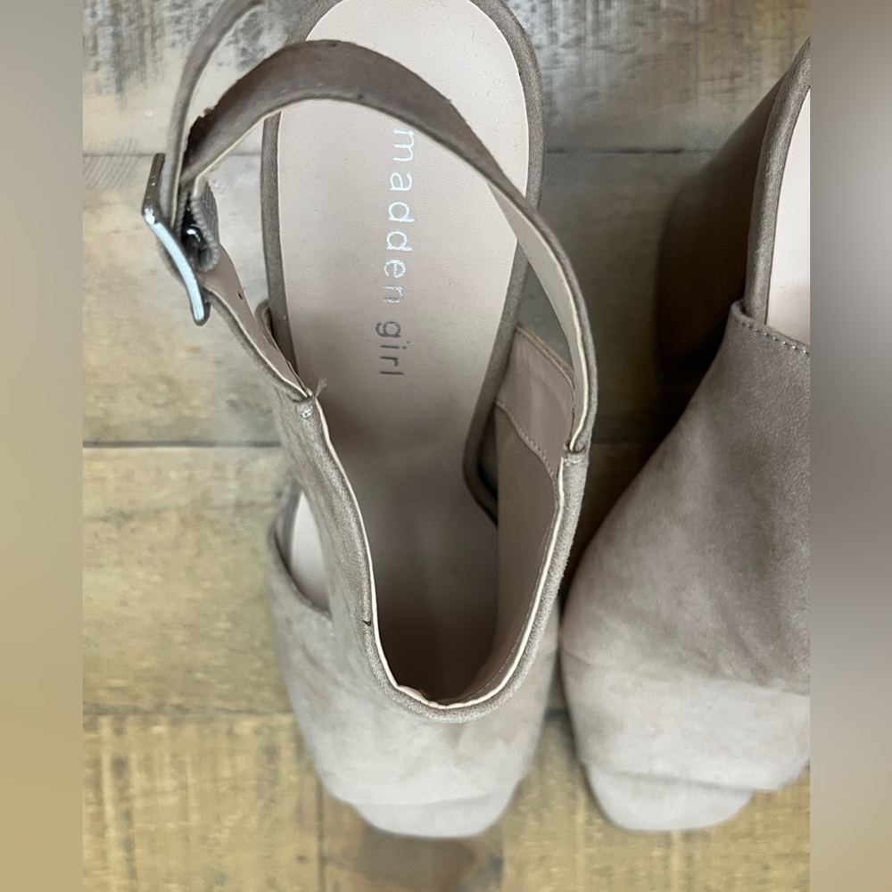 Women’s Madden Girl Tan Block Heels Size 9M - Picture 6 of 11
